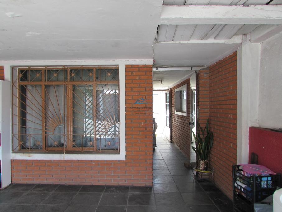 Casa à venda com 3 quartos, 200m² - Foto 1